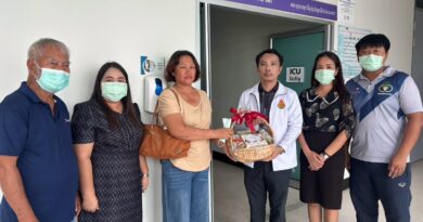 ลงพื้นที่เยี่ยมและมอบกระเช้าเพื่อเป็นขวัญกำลังใจ กรณีรถจักรยานยนต์ชนกับรถกระบะวีโก้ ณ บริเวณจุดกลับรถ CPPC นิคมพัฒนา