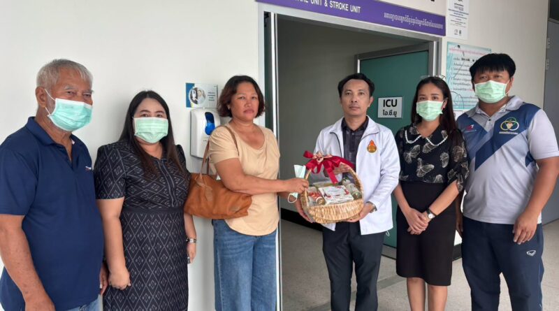 ลงพื้นที่เยี่ยมและมอบกระเช้าเพื่อเป็นขวัญกำลังใจ กรณีรถจักรยานยนต์ชนกับรถกระบะวีโก้ ณ บริเวณจุดกลับรถ CPPC นิคมพัฒนา